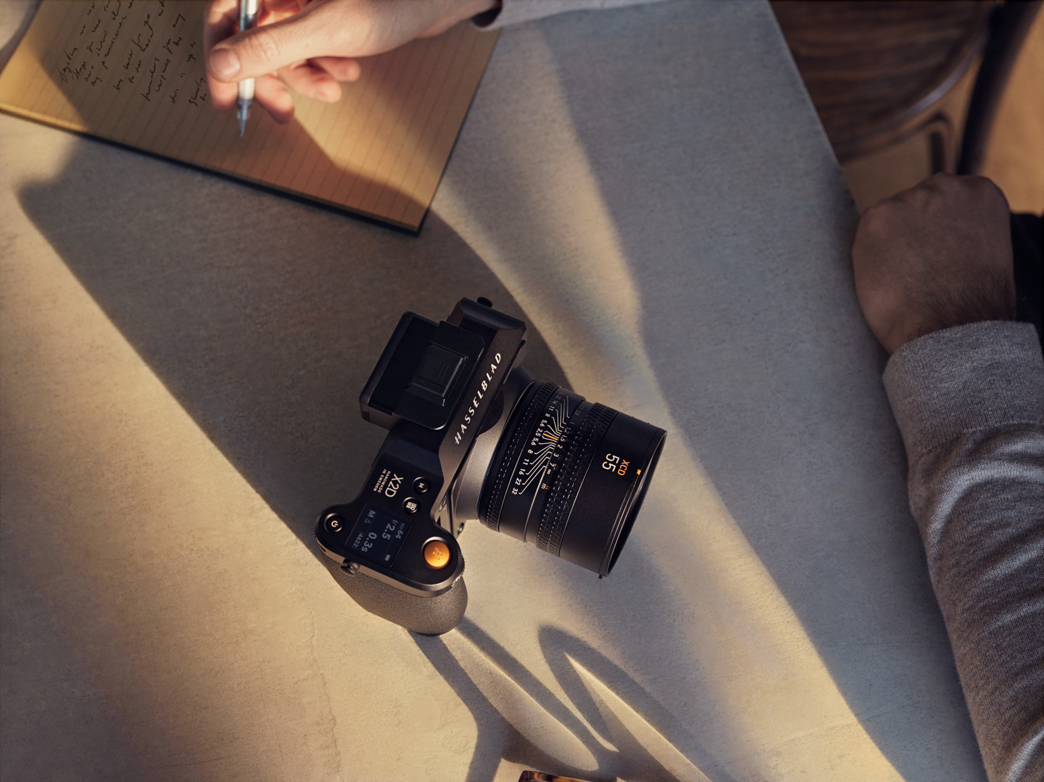 hasselblad-x2d-100c-camera-lifestyle