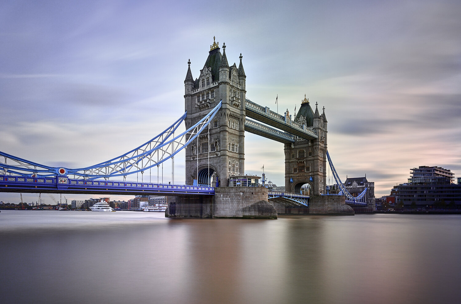 alon-wolf-photography-landscape-architecture-beauty-spotlight-london-bridge